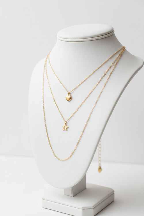 Conjunto de Colares Delicados Dourados com 3 Peças